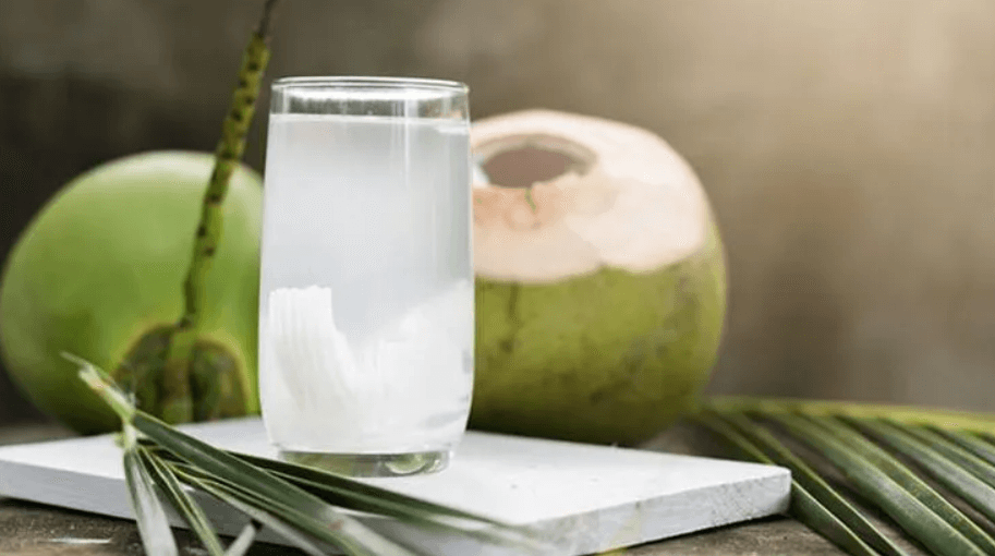 Manfaat Air Kelapa Muda bagi Ibu Hamil 