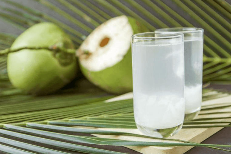 Manfaat Air Kelapa Muda bagi Ibu Hamil 