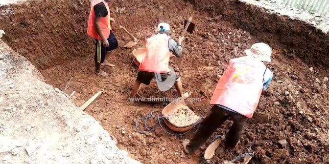 penggalian kolam renang