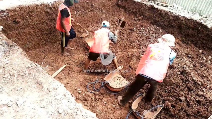 penggalian kolam renang