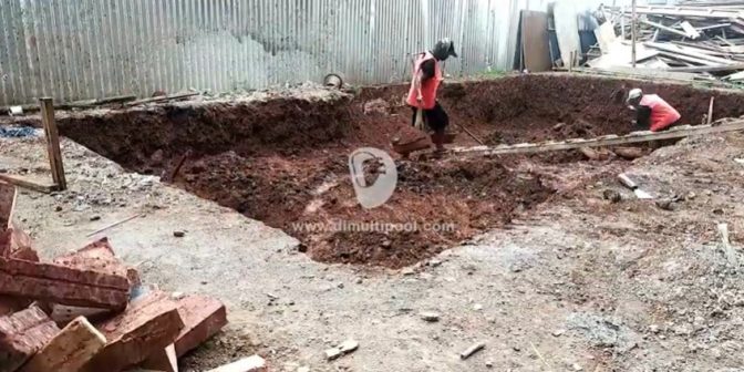 penggalian kolam renang