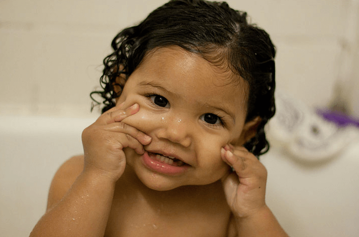 rambut keriting bayi