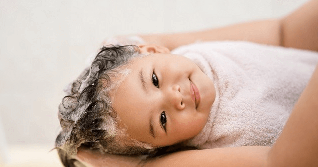 rambut keriting bayi