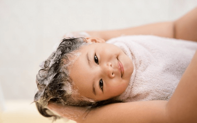 rambut keriting bayi