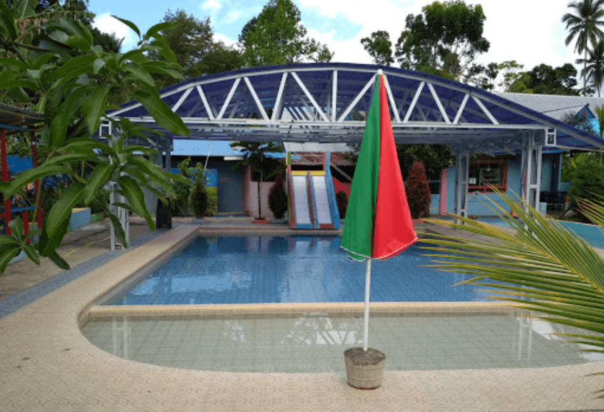 kolam renang di minahasa