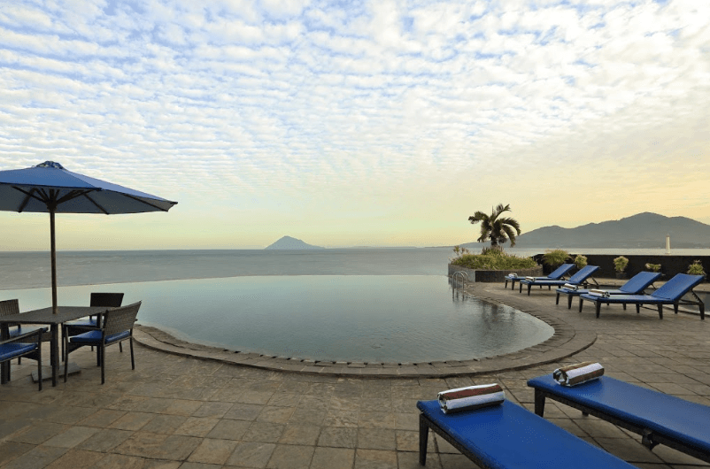 hotel dengan kolam renang di Manado Sutanraja aryaduta.com (1)
