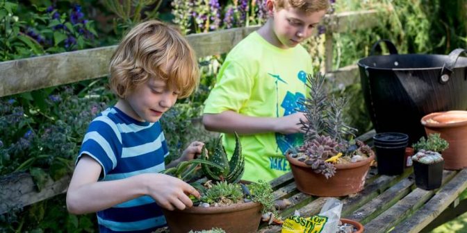 Mengajari Anak Berkebun via gardenersworld.com