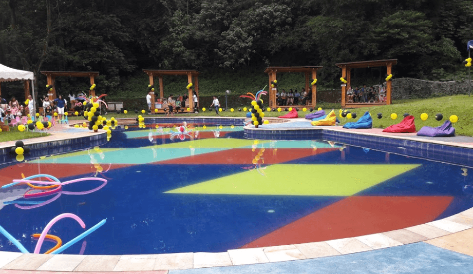 kolam renang di manado 