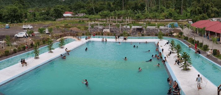 kolam renang di minahasa
