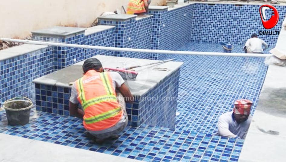 Pembersihan kolam renang