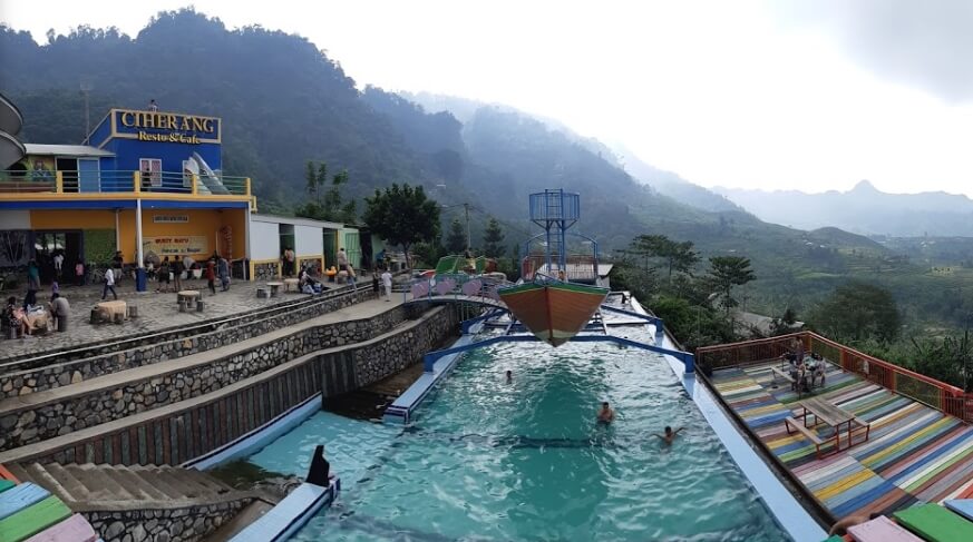 kolam renang curug ciherang