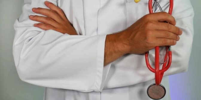 menjadi dokter1