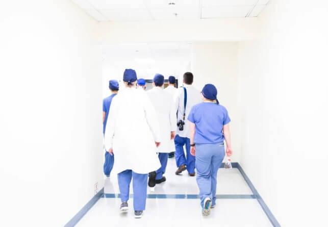menjadi dokter