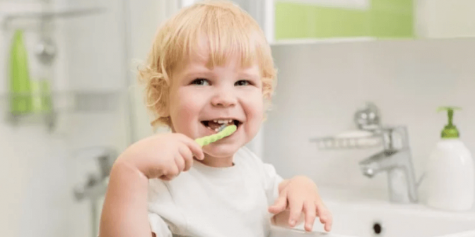 Mengajari Anak Menggosok Gigi