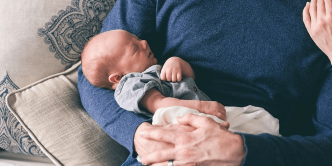 bayi jarang pipis tapi berkeringat