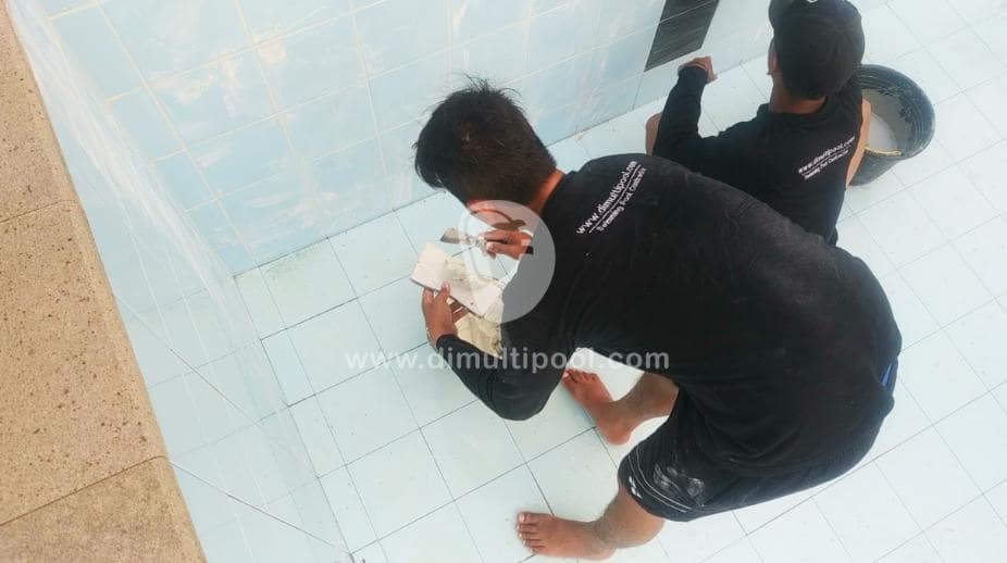 menyiapkan adonan nat - cara nat ulang keramik