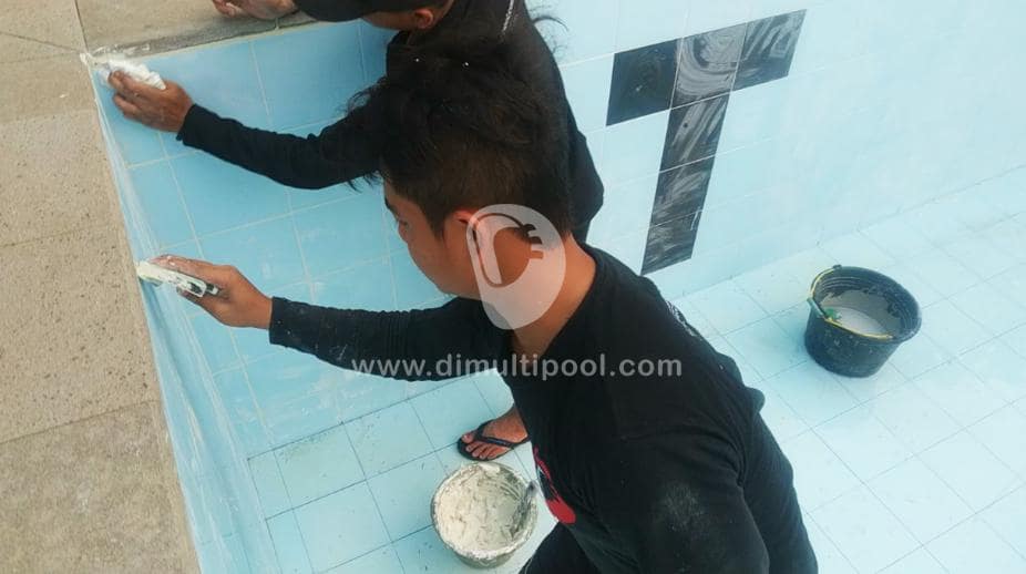 merapihkan celah yang diberi nat