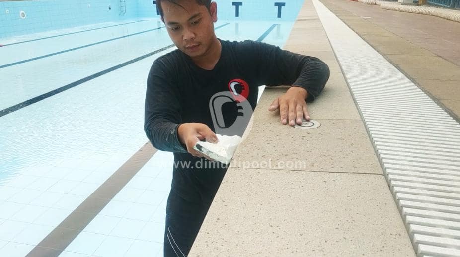 taruh adonan nat sedikit-sedikit