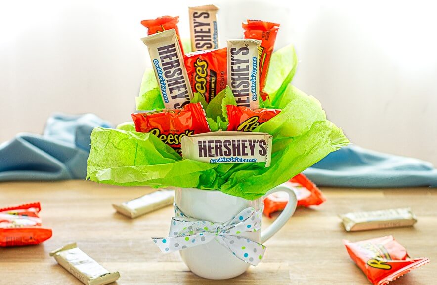 Membuat Kado Buket Snack dari Mug
