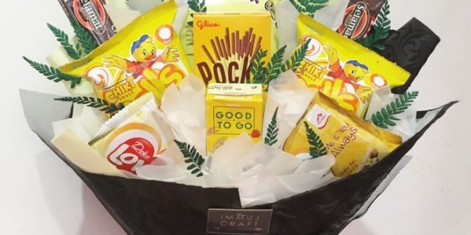 Membuat Kado Buket Snack untuk Wisuda Sahabat