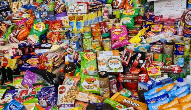 Membuat Kado Buket Snack dari Ember