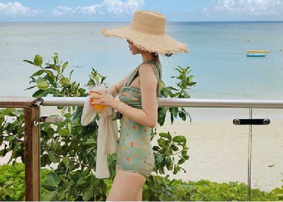 Baju renang wanita bikini