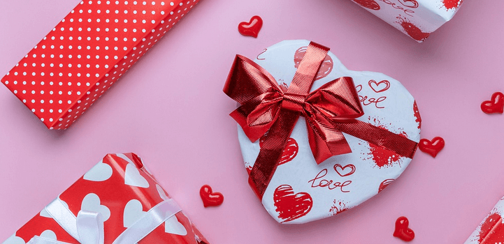 8 Ide Kado Jenguk Bayi yang Lucu & Bermanafat