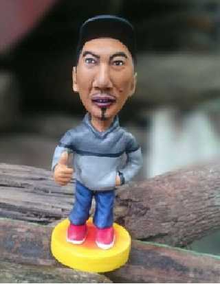 kado untuk guru - patung karikatur