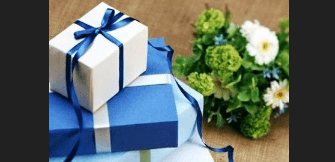 Cara melipat kertas kado