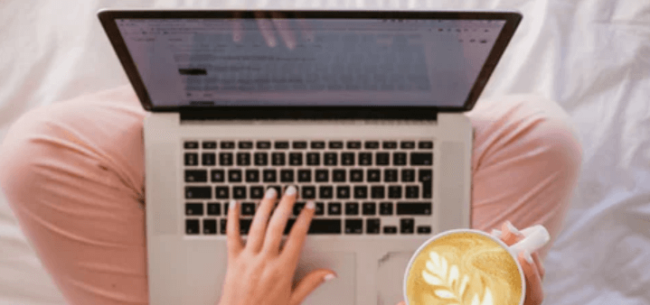 Mengecek typo di Word