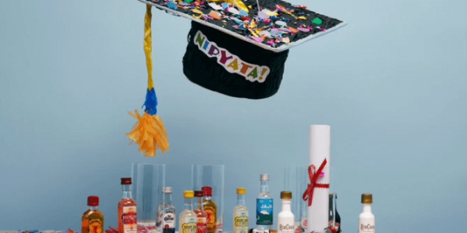 kado graduation unik