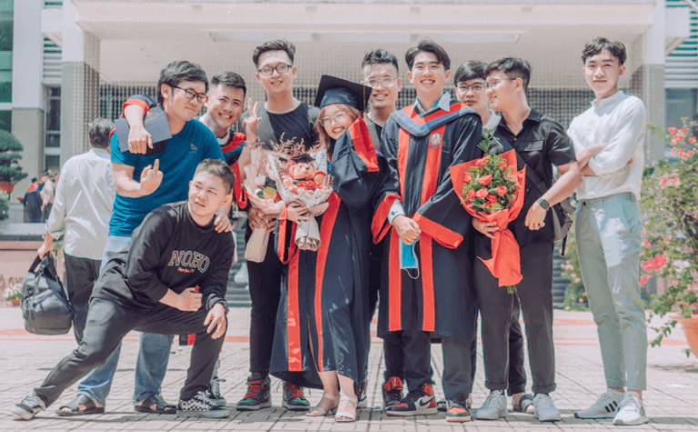 15 Ide Kado Graduation Unik untuk Sahabat atau Keluarga