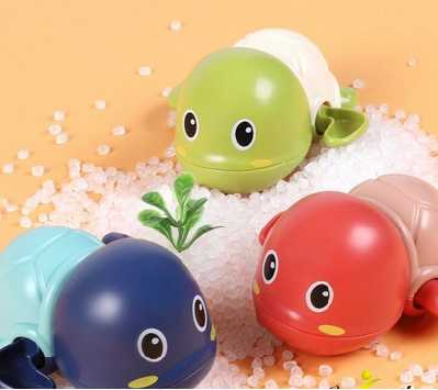 Mainan anak saat mandi