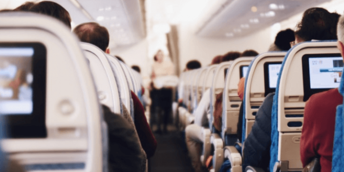 menjadi pramugari pesawat