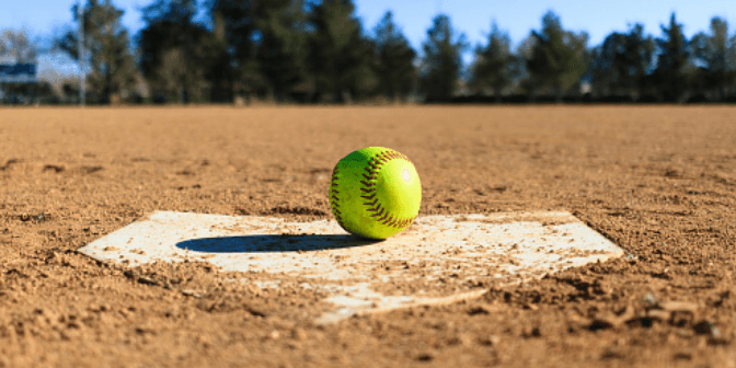 ukuran lapangan softball