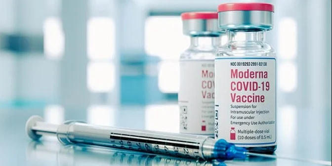 Kenali Efek Samping Vaksin Moderna dari Gejala Ringan hingga Langka