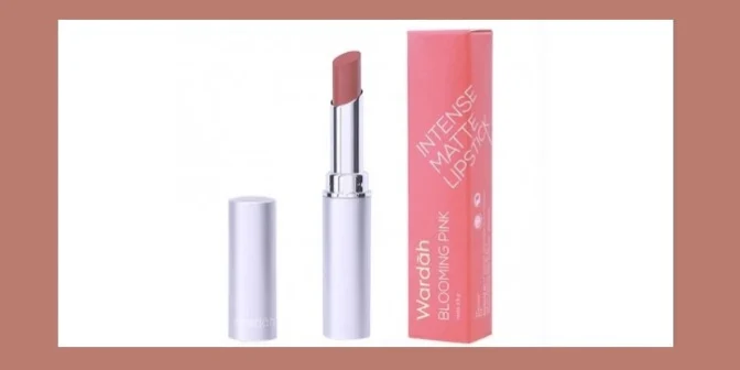 Lipstik warna peach