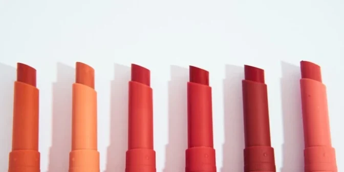 warna lipstik untuk bibir hitam