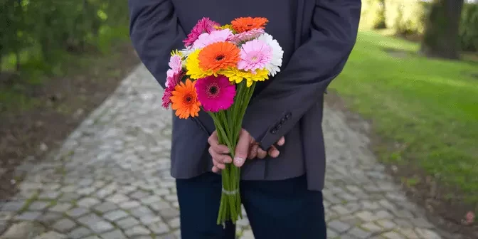 foto profil kejutan memberi bunga