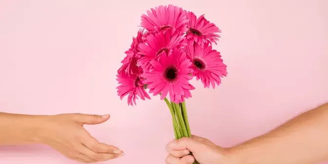 foto profil memberikan bunga