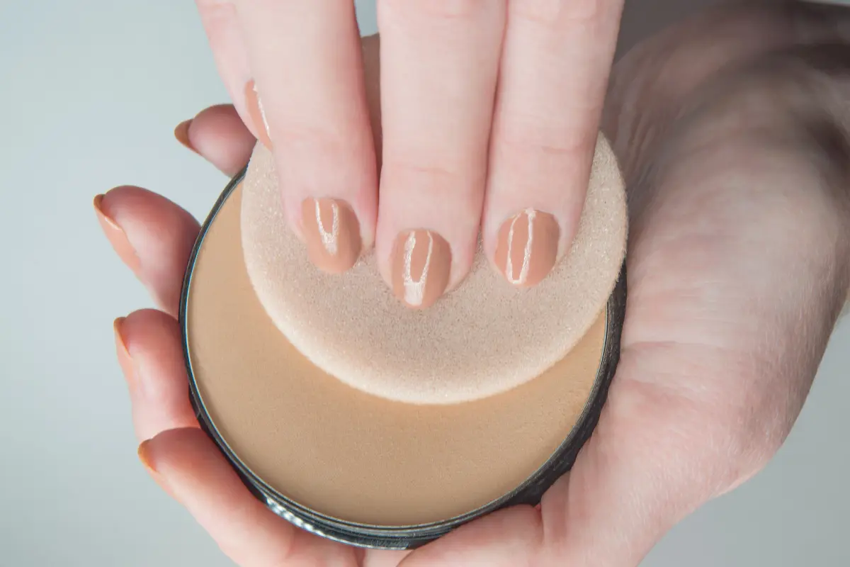 6 Produk Bedak Tabur untuk Kulit Berminyak dari Berbagai Merk