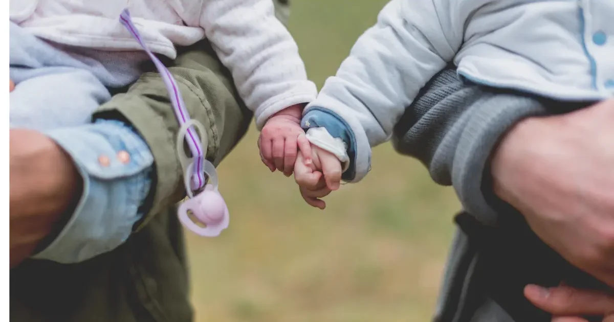 Mimpi Gendong Bayi Perempuan