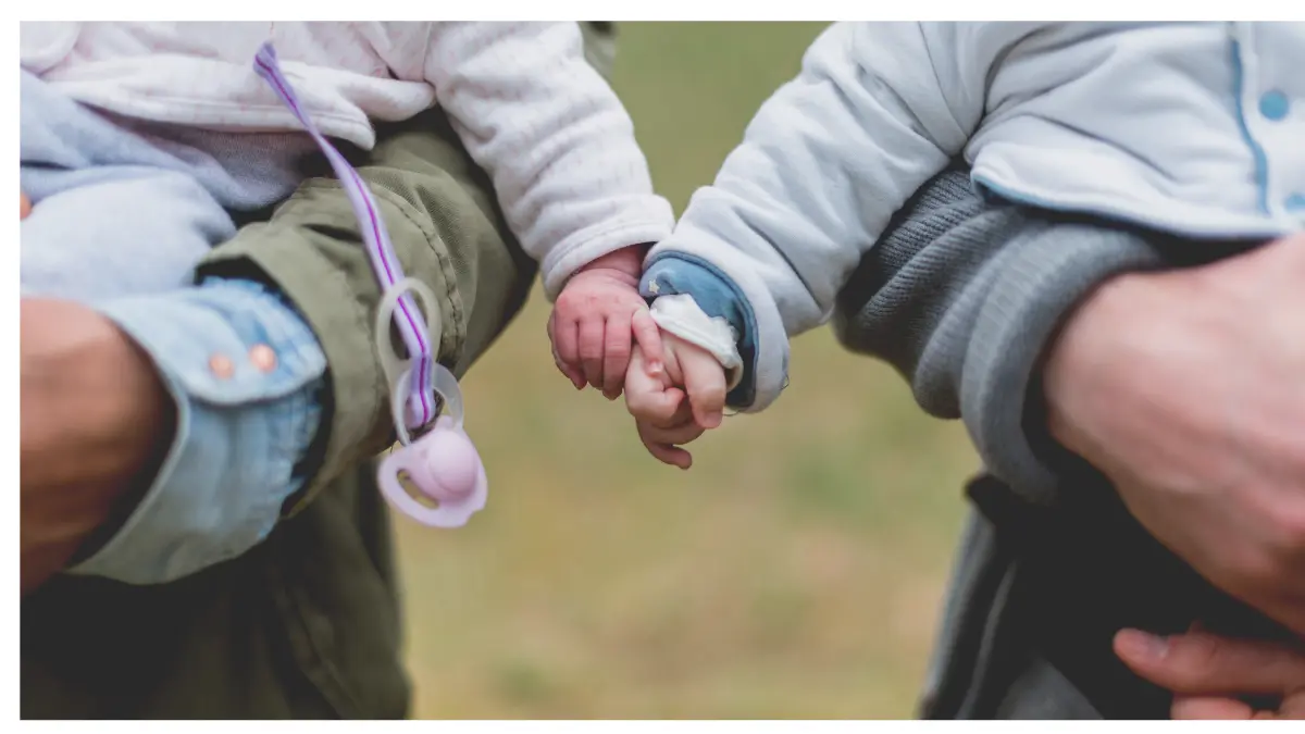 Mimpi Gendong Bayi Perempuan