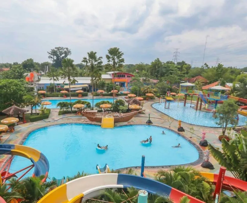 kolam renang di jogja yang murah dan bagus - Grand Puri Waterpark