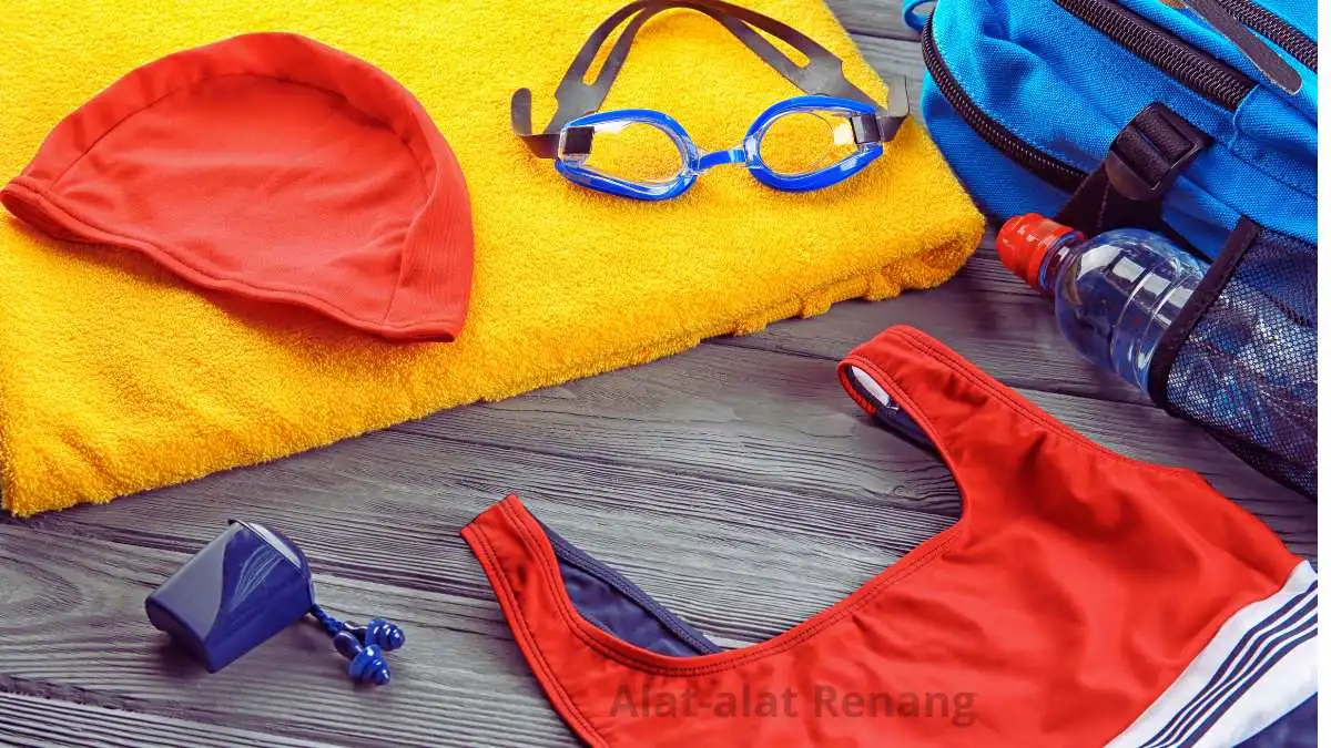 15 Alat Renang yang Sebaiknya Dimiliki Perenang Pemula Hingga Pro