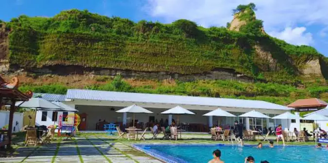 kolam renang brown canyon