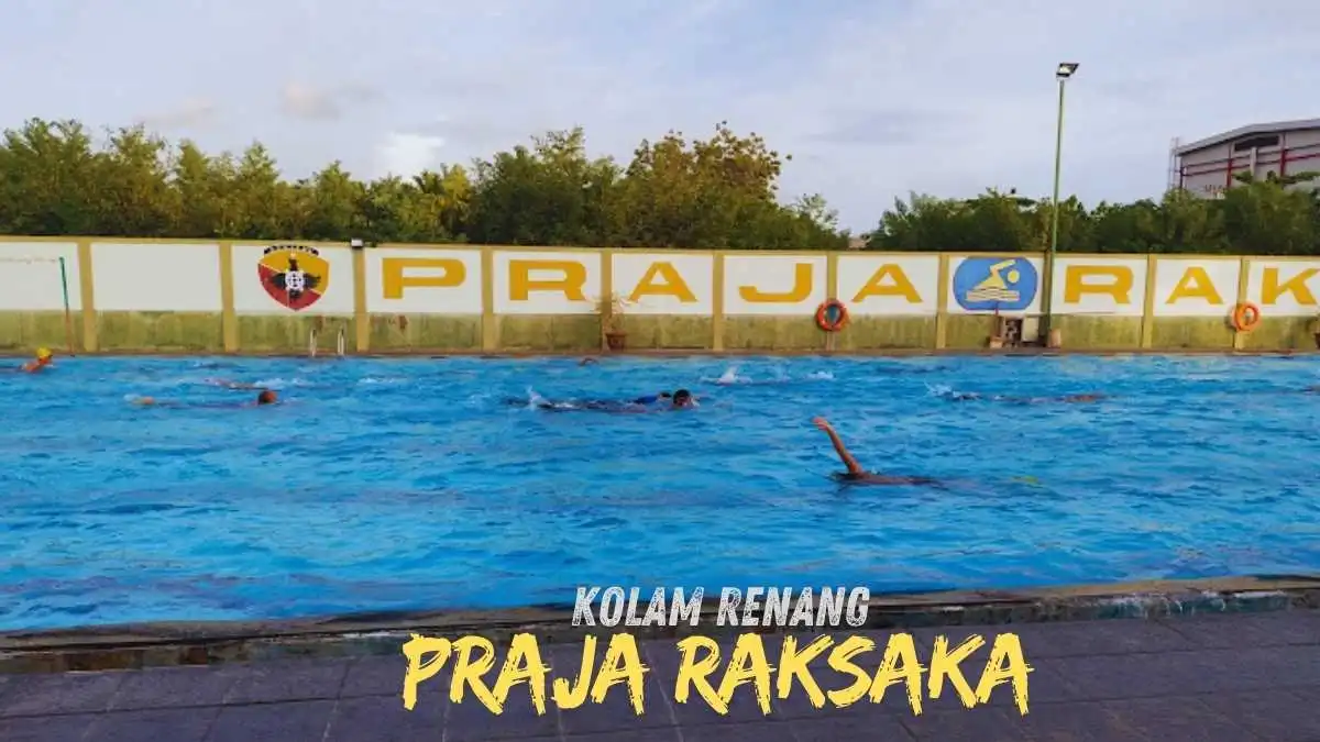 kolam renang praja raksaka