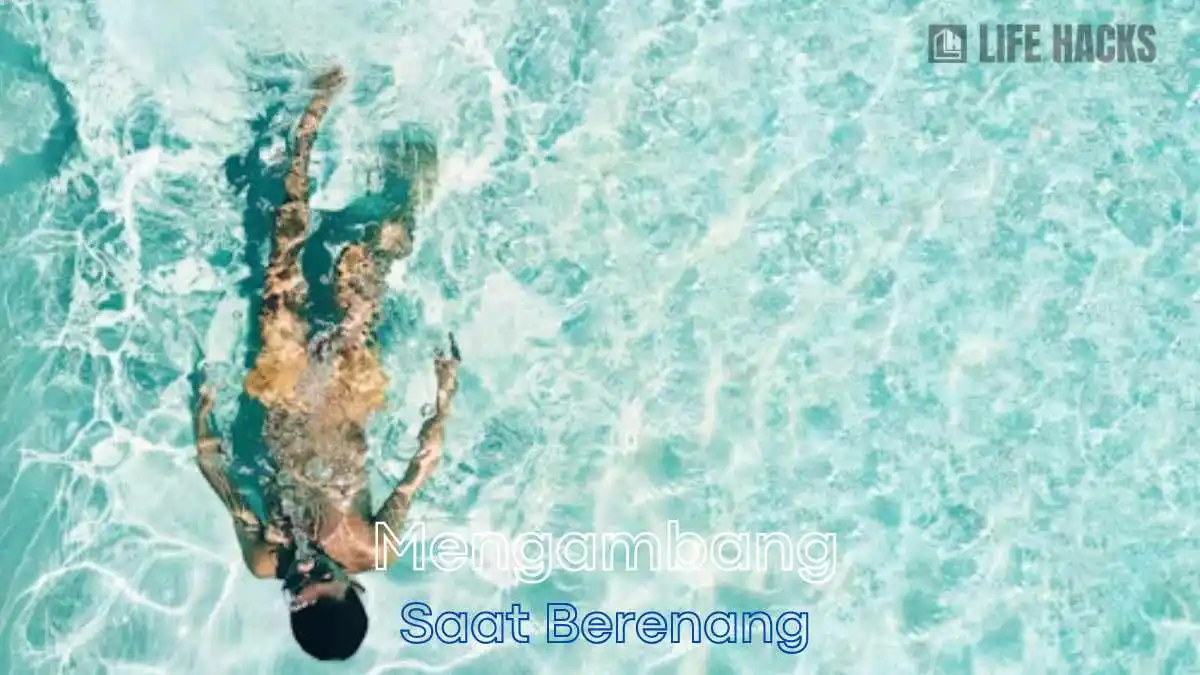mengambang saat berenang