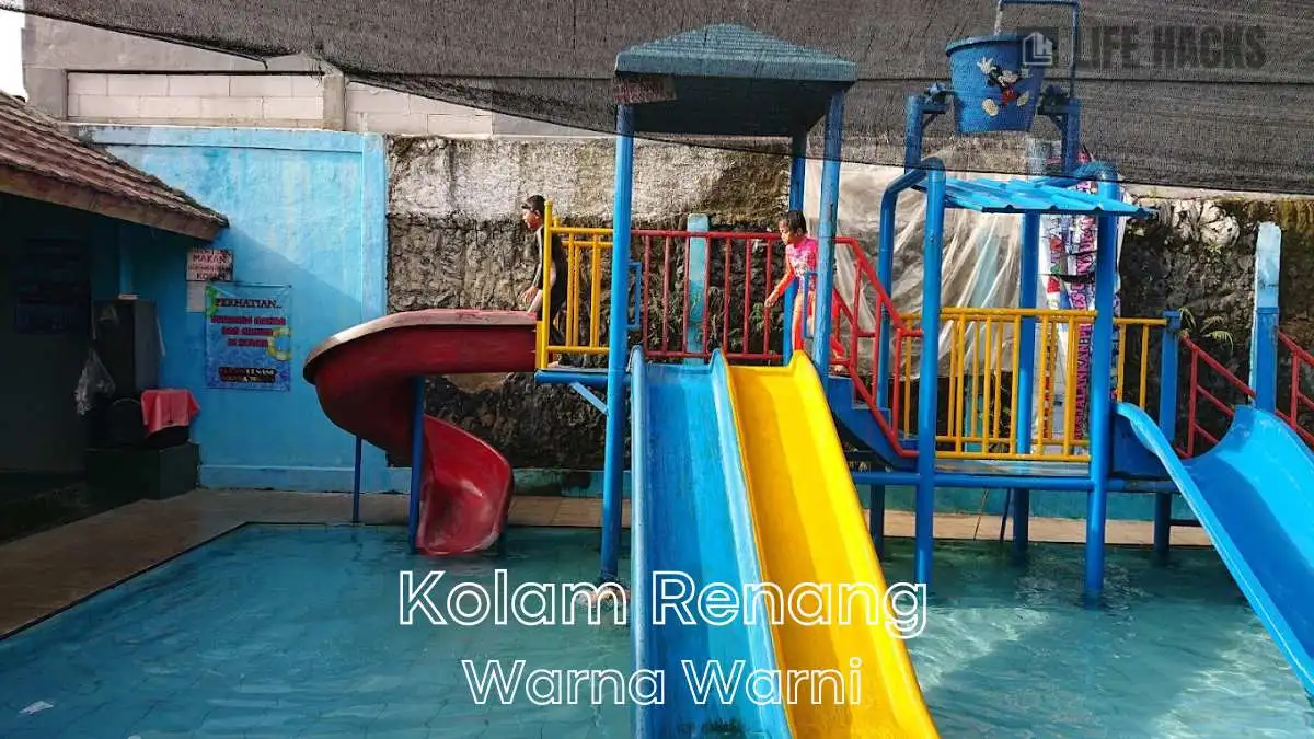 kolam renang warna warni