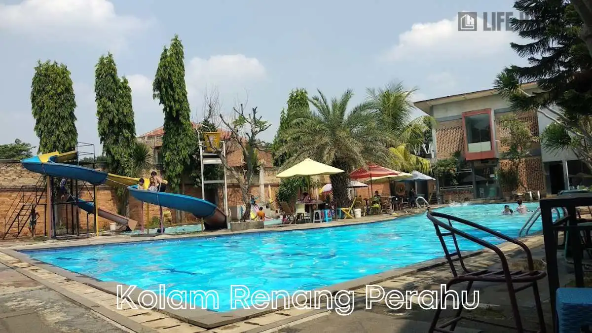 kolam renang perahu